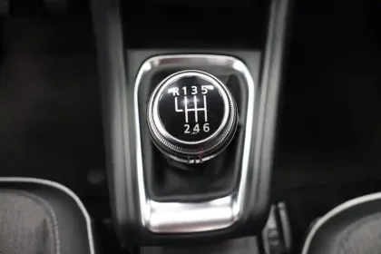 Photo 12 Renault Captur  TCe 140 - 21