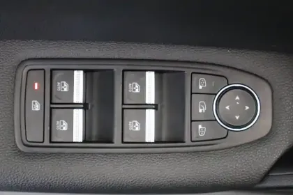 Photo 37 Renault Captur  TCe 140 - 21