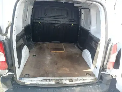 Photo 19 Peugeot Partner  FOURGON STANDARD 650 KG BLUEHDI 100 S&S BVM6