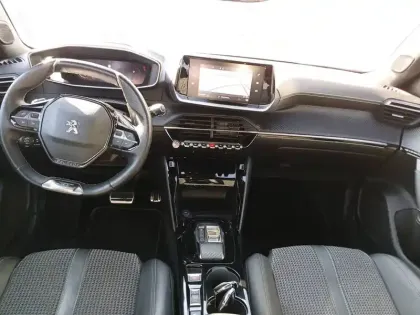 Photo 10 Peugeot 2008  PureTech 130 S&S EAT8