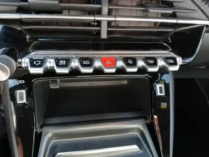 Photo 37 Peugeot 2008  PureTech 130 S&S EAT8