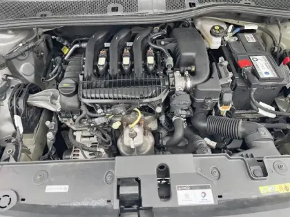 Photo 9 Peugeot 208  PureTech 75 S&S BVM5