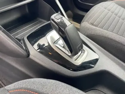 Photo 18 Peugeot 2008  PureTech 130 S&S EAT8