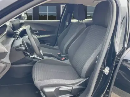 Photo 13 Peugeot 2008  PureTech 130 S&S EAT8