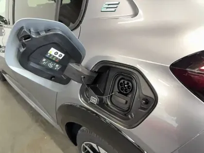 Photo 19 Peugeot 208  Electrique 54 kWh 156ch