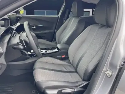 Photo 13 Peugeot 2008  PureTech 130 S&S EAT8