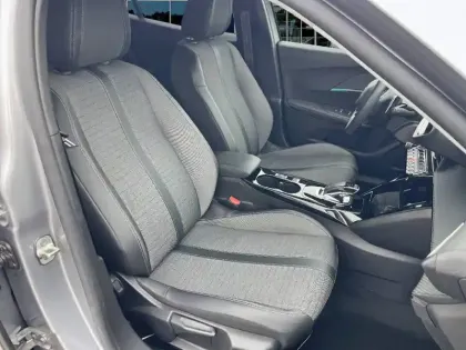 Photo 18 Peugeot 2008  PureTech 130 S&S EAT8