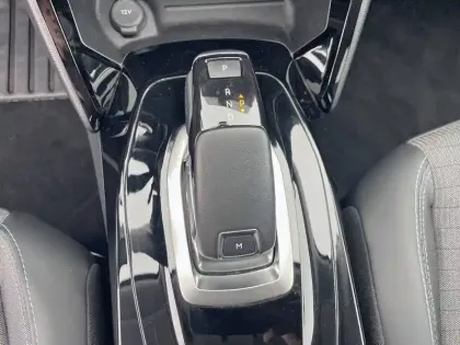 Photo 21 Peugeot 2008  PureTech 130 S&S EAT8