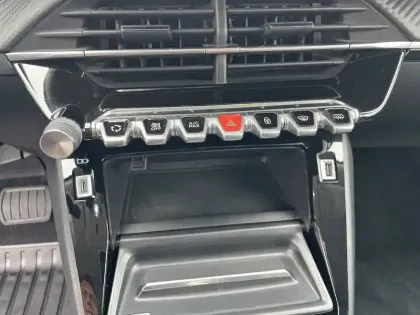 Photo 22 Peugeot 2008  PureTech 130 S&S EAT8