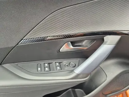 Photo 82 Peugeot 2008  PureTech 130 S&S EAT8