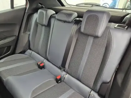 Photo 70 Peugeot 2008  PureTech 130 S&S EAT8