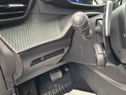 Photo 60 Peugeot 2008  PureTech 130 S&S EAT8