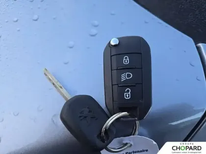 Photo 20 Peugeot 208  PureTech 100 S&S BVM6