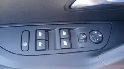 Photo 32 Peugeot 2008  PureTech 130 S&S EAT8