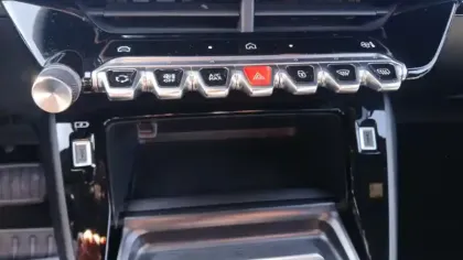 Photo 27 Peugeot 2008  PureTech 130 S&S EAT8