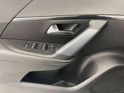 Photo 27 Peugeot 2008  BlueHDi 130 S&S EAT8