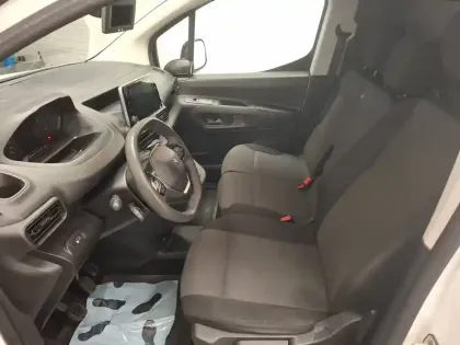 Photo 9 Peugeot Partner  FOURGON STANDARD 650 KG BLUEHDI 100 S&S BVM6