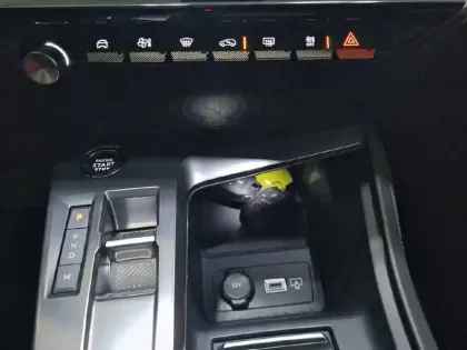 Photo 24 Peugeot 308  PureTech 130ch S&S EAT8