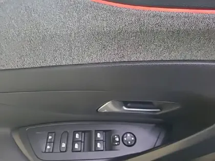 Photo 30 Peugeot 308  PureTech 130ch S&S EAT8