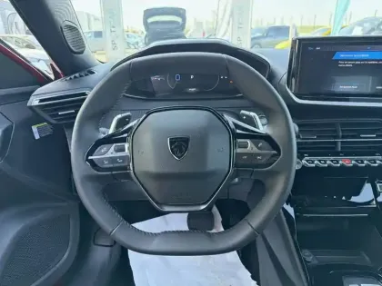 Photo 8 Peugeot 2008  Hybrid 136 e-DCS6