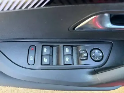 Photo 14 Peugeot 2008  Hybrid 136 e-DCS6