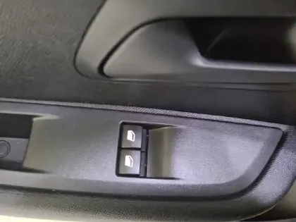 Photo 27 Peugeot 208  PureTech 75 S&S BVM5