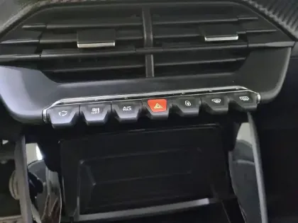 Photo 24 Peugeot 208  PureTech 75 S&S BVM5