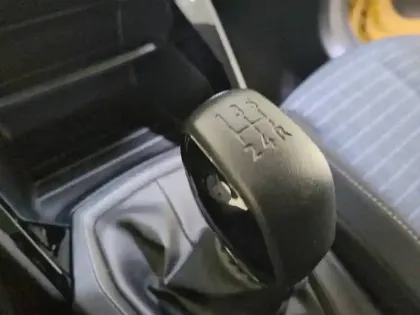 Photo 14 Peugeot 208  PureTech 75 S&S BVM5