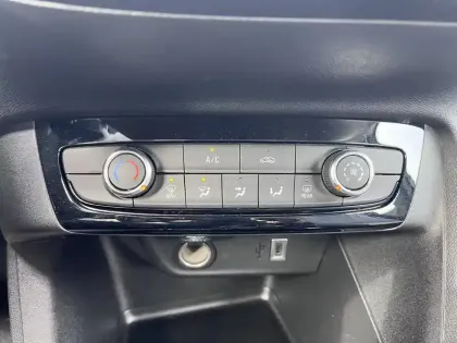 Photo 12 Opel Corsa  1.2 Turbo 100 ch BVA8