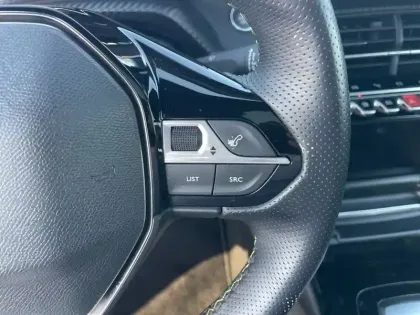 Photo 27 Peugeot 2008  Electrique 136 ch