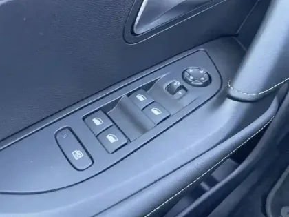 Photo 28 Peugeot 2008  Electrique 136 ch