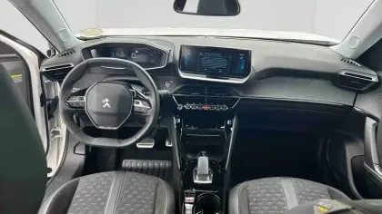 Photo 107 Peugeot 2008  Electrique 136 ch