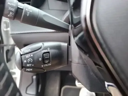 Photo 21 Peugeot 2008  Electrique 136 ch