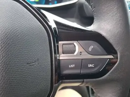 Photo 51 Peugeot 2008  Electrique 136 ch