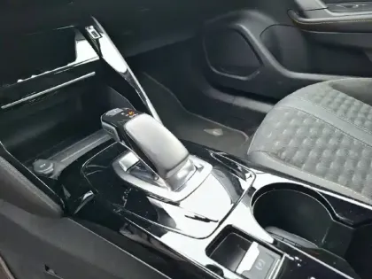 Photo 13 Peugeot 2008  Electrique 136 ch