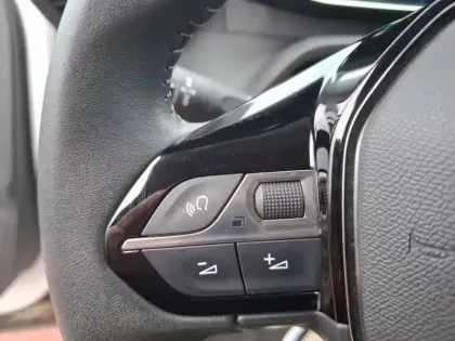 Photo 23 Peugeot 2008  Electrique 136 ch