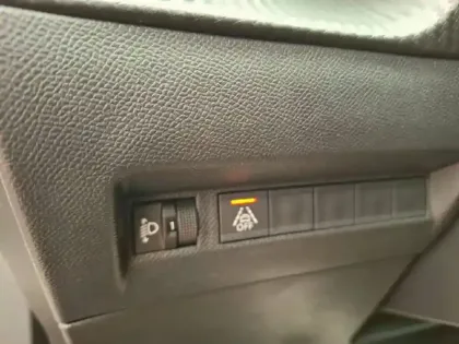 Photo 18 Peugeot 2008  Electrique 136 ch