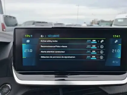 Photo 27 Peugeot 2008  Electrique 136 ch