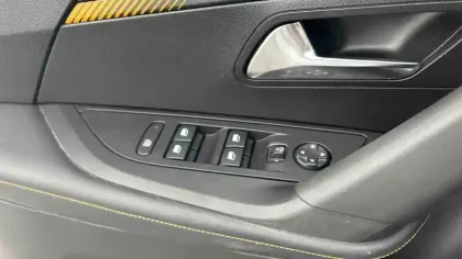 Photo 100 Peugeot 2008  Electrique 136 ch