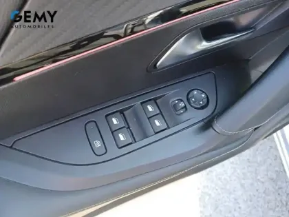 Photo 31 Peugeot 2008 Gén. II Ph1 NG GT 5