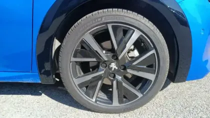 Photo 14 Peugeot 208  PureTech 130 S&S EAT8