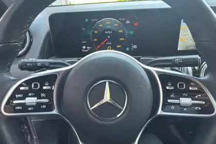 Photo 73 Mercedes GLB  200 d 8G-DCT