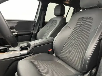 Photo 98 Mercedes GLB  200 d 8G-DCT