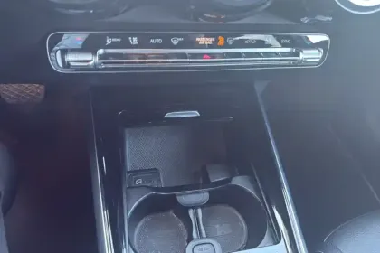 Photo 22 Mercedes GLB  200 d 8G-DCT