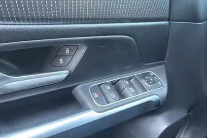 Photo 18 Mercedes GLB  200 d 8G-DCT