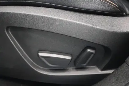 Photo 37 Renault Captur  E-Tech Plug-in 160