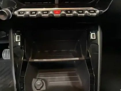 Photo 13 Peugeot 208  Electrique 50 kWh 136ch