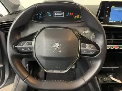 Photo 11 Peugeot 208  Electrique 50 kWh 136ch