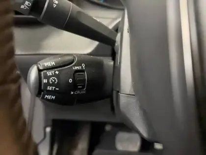 Photo 12 Peugeot 208  Electrique 50 kWh 136ch