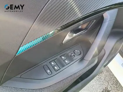 Photo 12 Peugeot 2008  PureTech 130 S&S EAT8